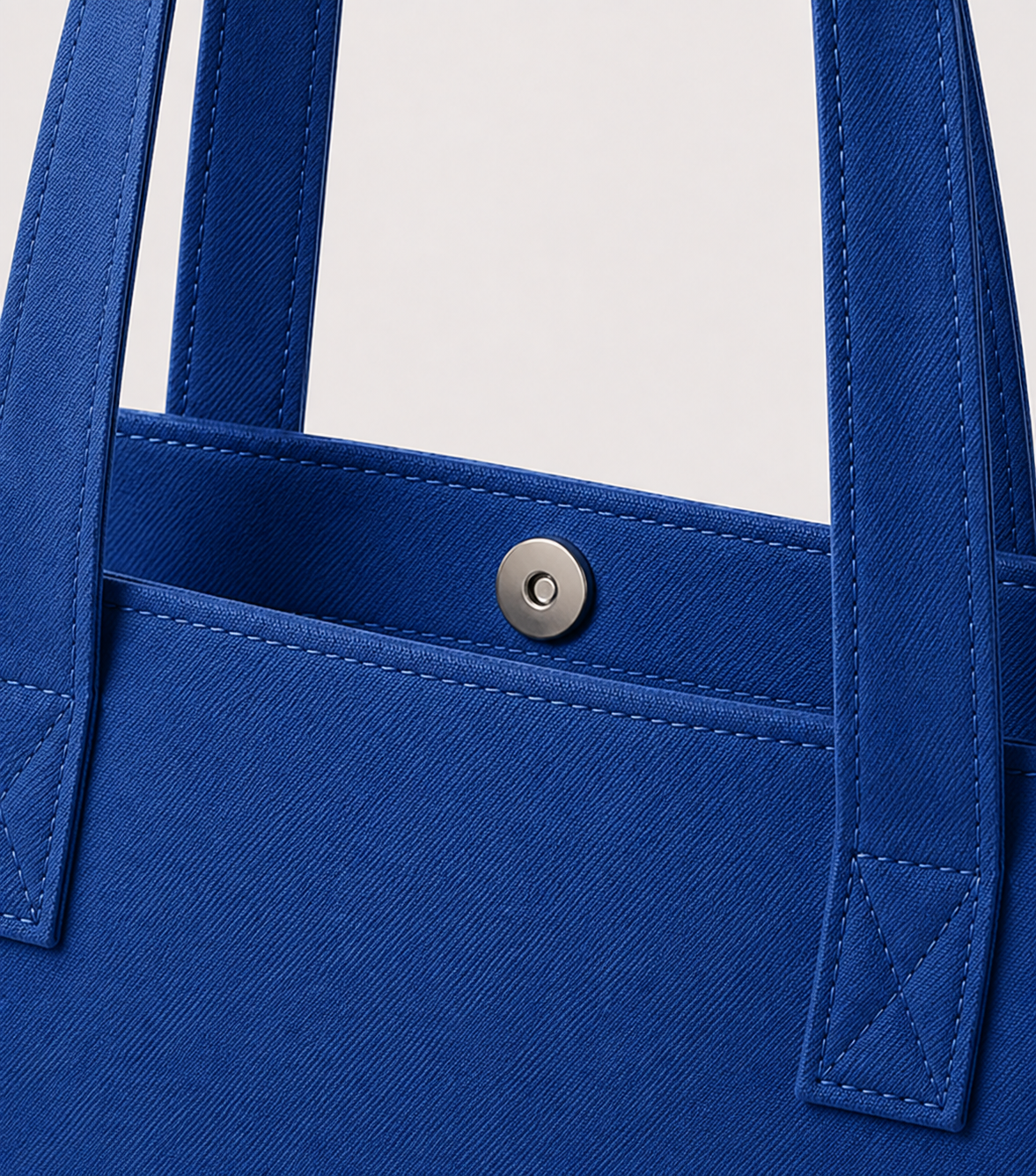 Magnetic top closure